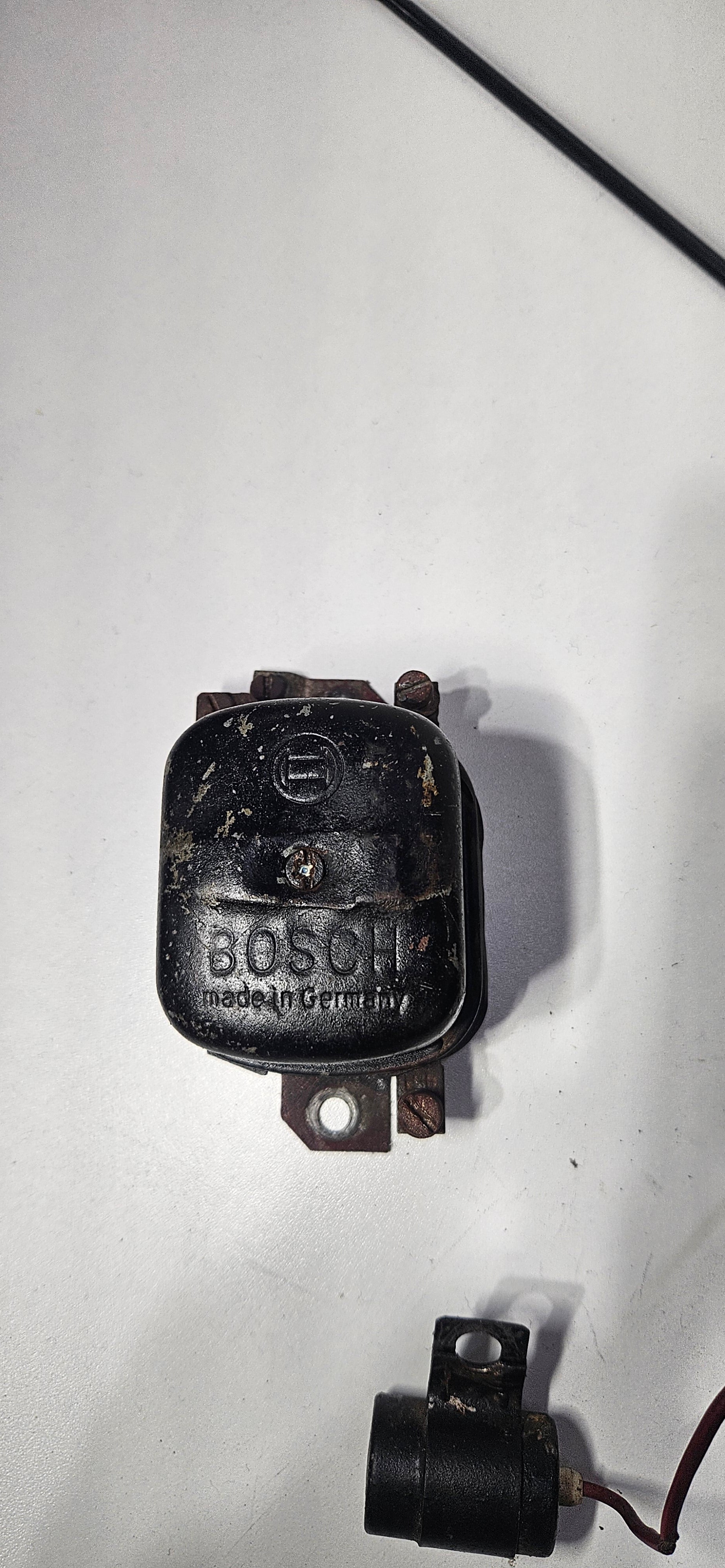 Dínamo Bosch 12V Alfa Romeo usado com regulador 0101206066 059