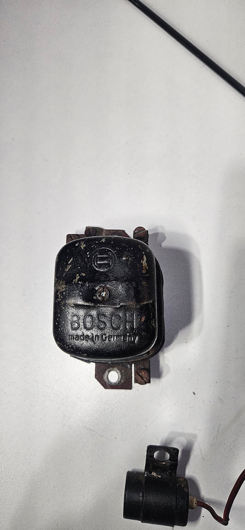 Dínamo Bosch 12V Alfa Romeo usado com regulador 0101206066 059