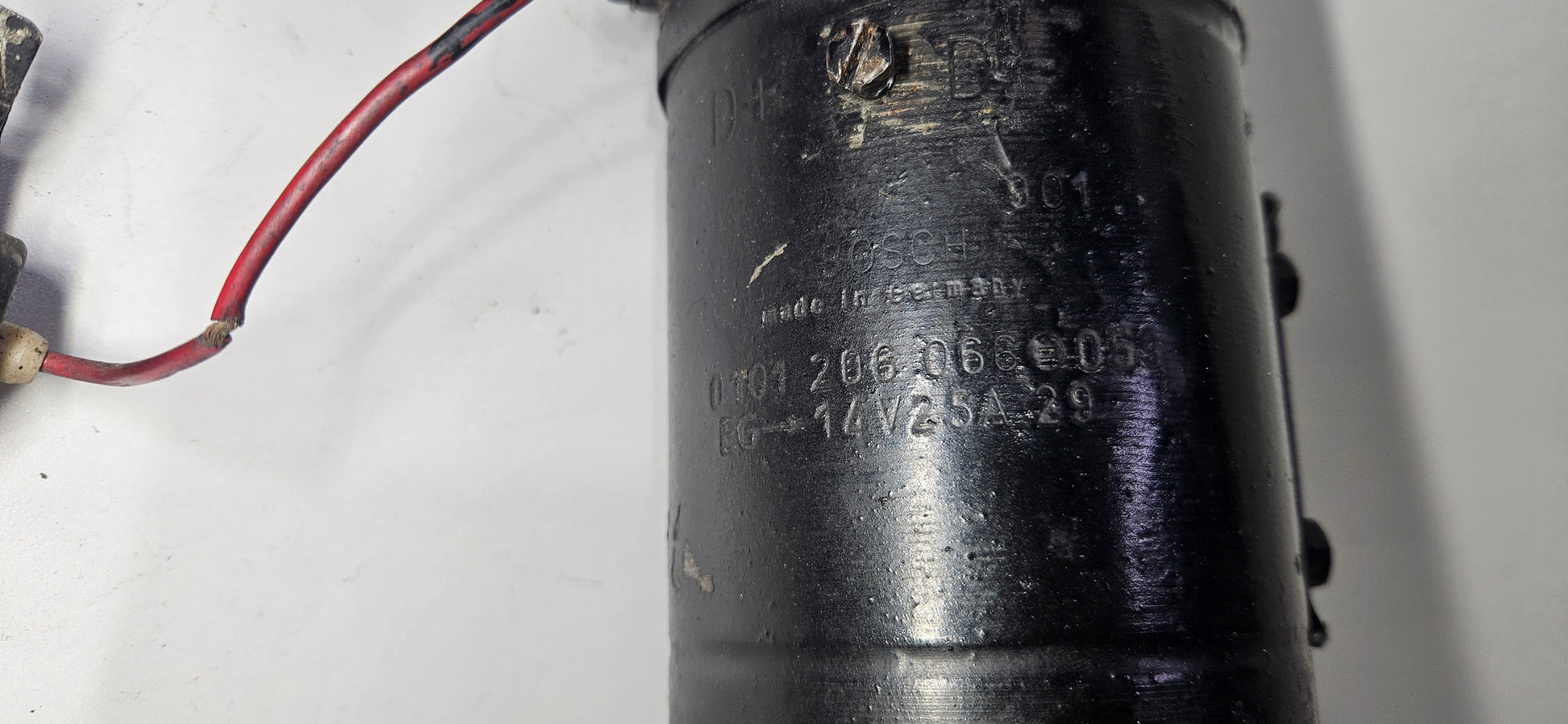 Dínamo Bosch 12V Alfa Romeo usado com regulador 0101206066 059