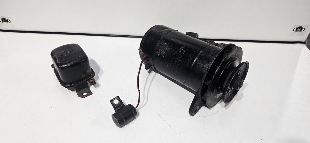 Dínamo Bosch 12V Alfa Romeo usado com regulador 0101206066 059